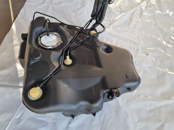 Degvielas tvertne priekš VW GOLF 5 2004