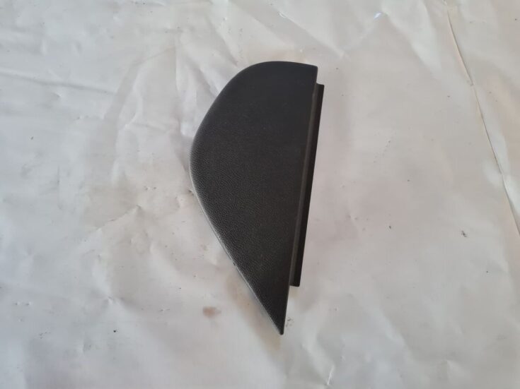 Mērinstrumentu paneļa sānu apdare priekš VW GOLF 5 2004