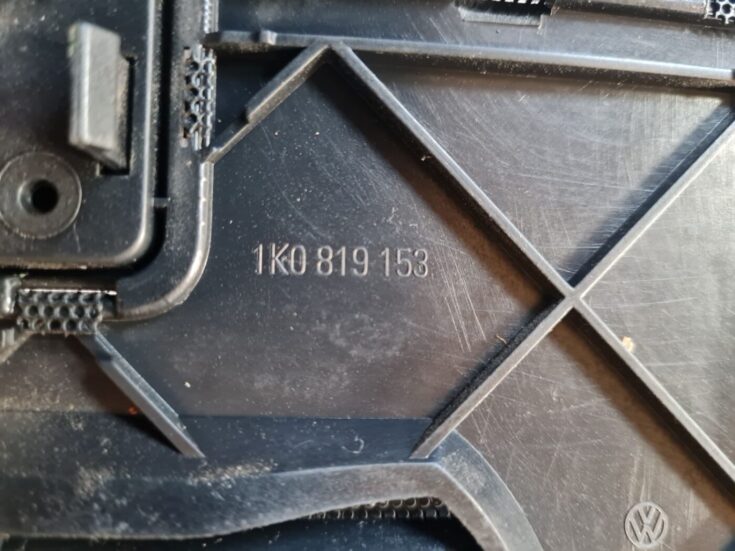 Mērinstrumentu paneļa gaisa vads, centrā priekš VW GOLF 5 2004