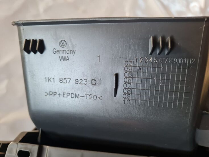 Gaismas slēdža apdare (uz paneļa) priekš VW GOLF 5 2004