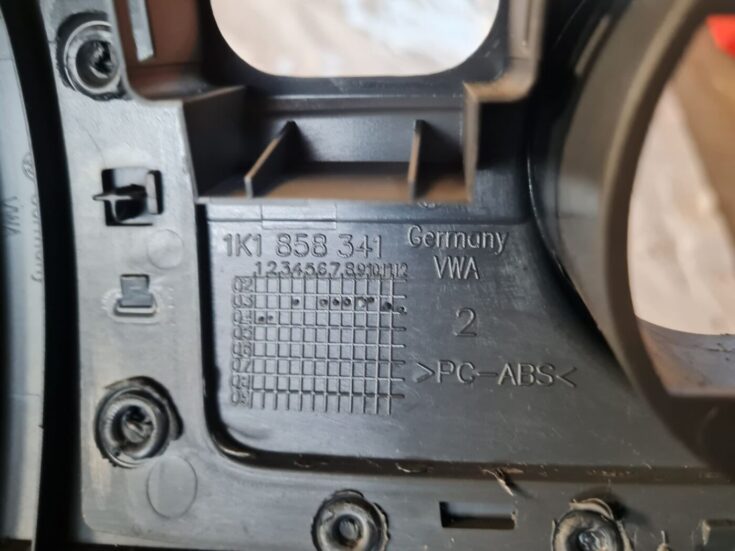 Gaismas slēdža apdare (uz paneļa) priekš VW GOLF 5 2004