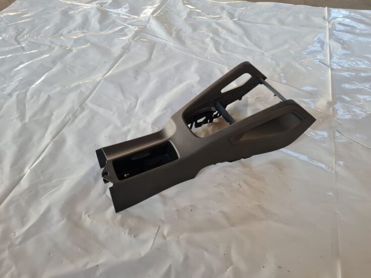 Centrālās konsoles apdares lielākā daļa priekš VW GOLF 5 2004