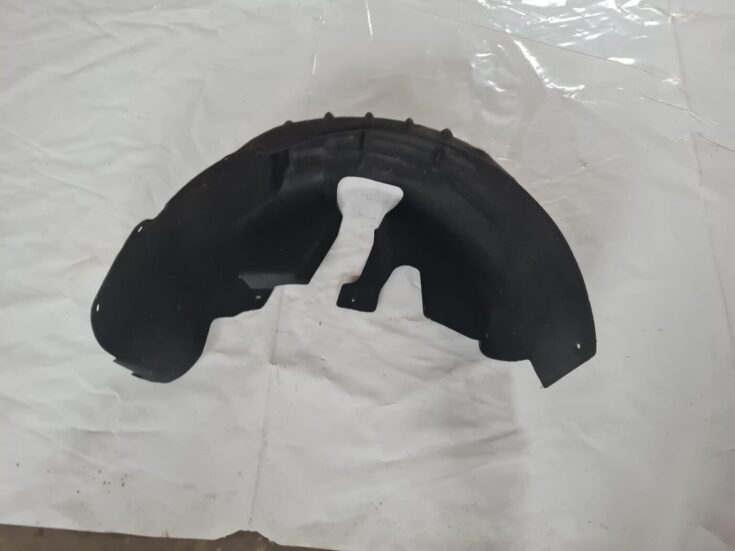 Aizmugurējais labais paspārns priekš VW GOLF 5 2004