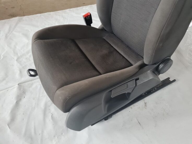 Priekšējais kreisais sēdeklis priekš VW GOLF 5 2004