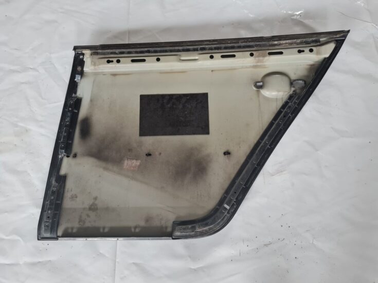 Aizmugurējās labās durvis priekš VW GOLF 5 2004