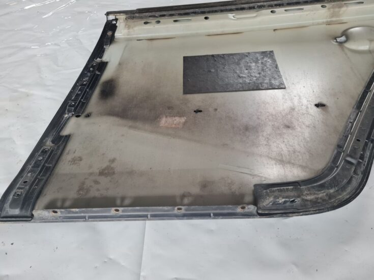 Aizmugurējās labās durvis priekš VW GOLF 5 2004