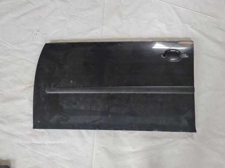 Priekšējās kreisās durvis priekš VW GOLF 5 2004