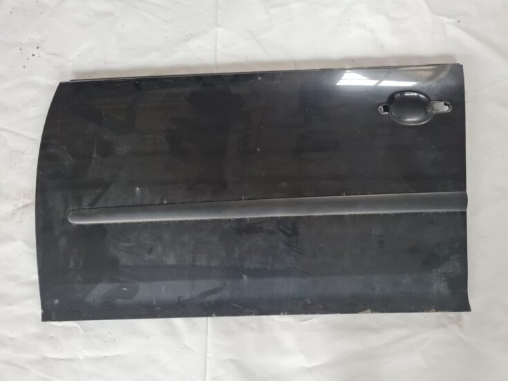 Priekšējās kreisās durvis priekš VW GOLF 5 2004