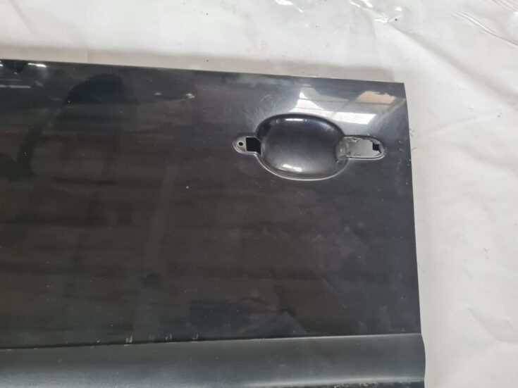 Priekšējās kreisās durvis priekš VW GOLF 5 2004