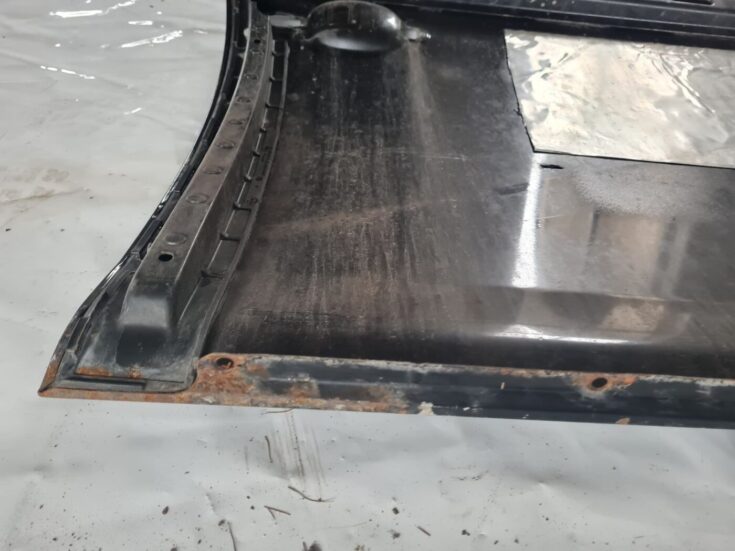 Priekšējās kreisās durvis priekš VW GOLF 5 2004
