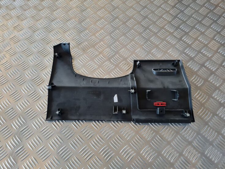 Mērinstrumentu paneļa apdare (zem stūres) priekš CITROEN BERLINGO 2014