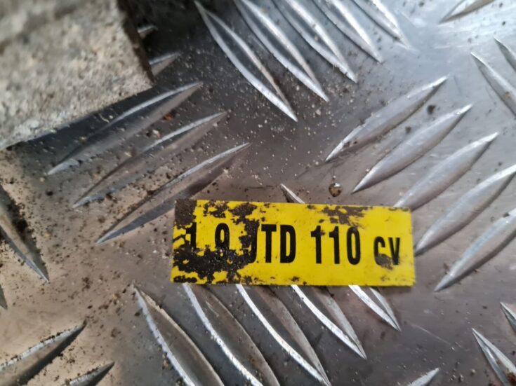 Dzinēja spilvens priekš FIAT STILO 2003