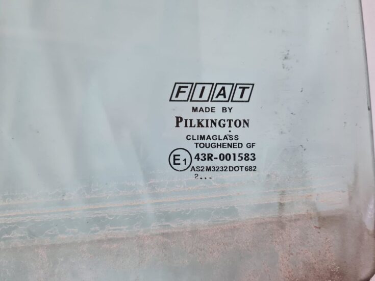 Aizmugurējo kreiso durvju stikls priekš FIAT STILO 2003