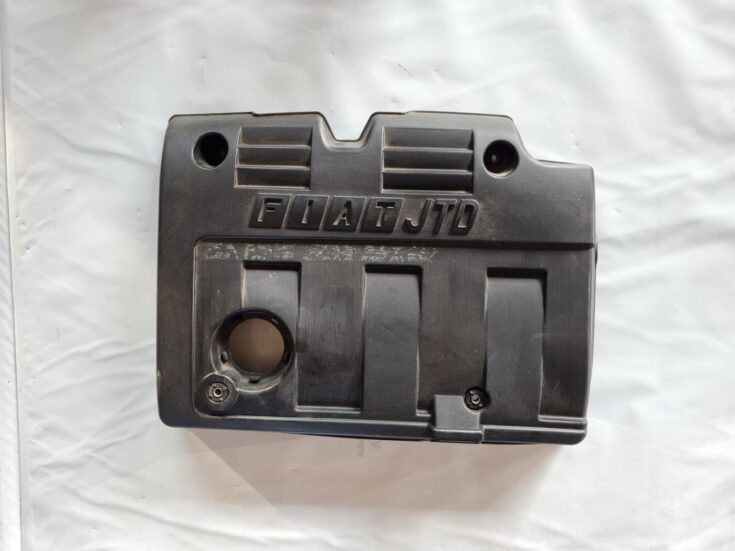 Dzinēja dekoratīvais vāks priekš FIAT STILO 2003