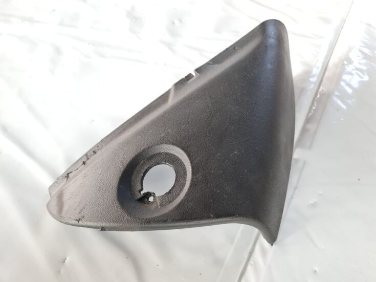 Mērinstrumentu paneļa sānu apdare priekš FIAT STILO 2003