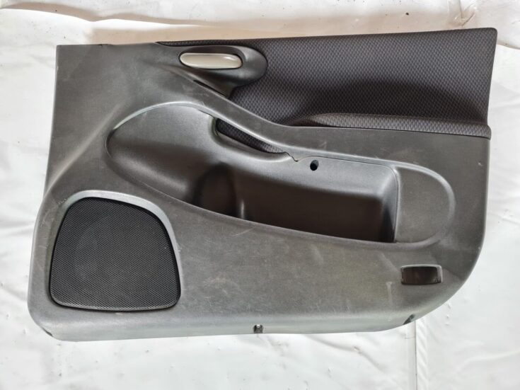 Priekšējo labo durvju apdare priekš FIAT STILO 2003