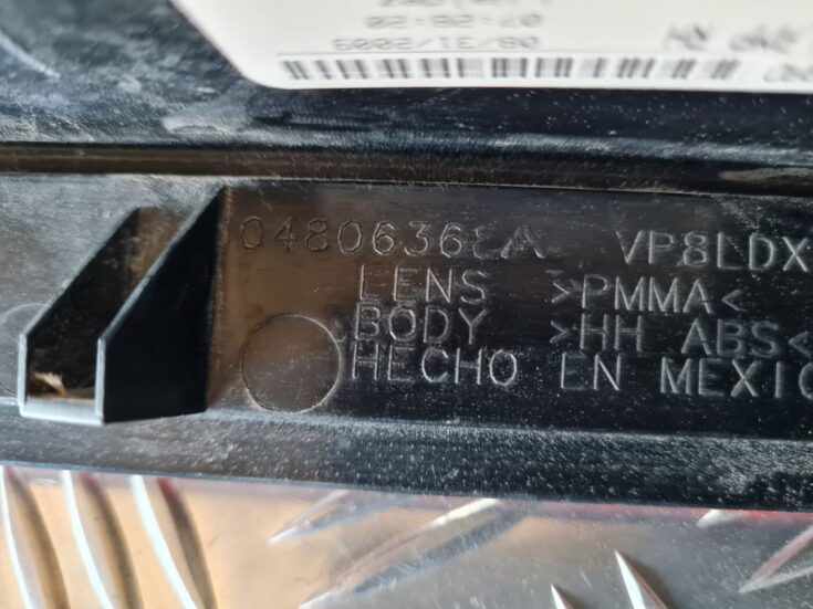 Bagāžnieka vāka labais lukturis priekš DODGE JOURNEY 2010