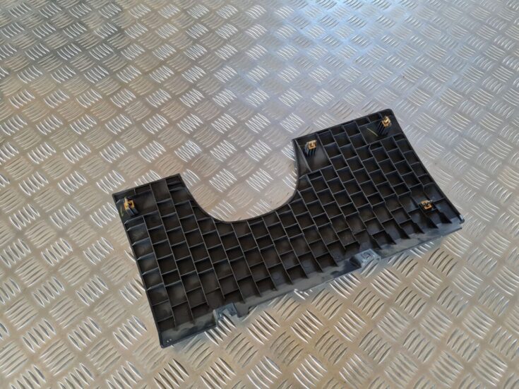 Mērinstrumentu paneļa apdare (zem stūres) priekš DODGE JOURNEY 2010