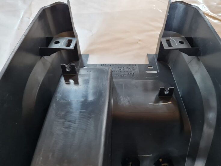 Centrālās konsoles nodalījums priekš DODGE JOURNEY 2010