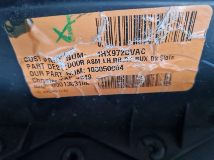 Aizmugurējo kreiso durvju apdare priekš DODGE JOURNEY 2010