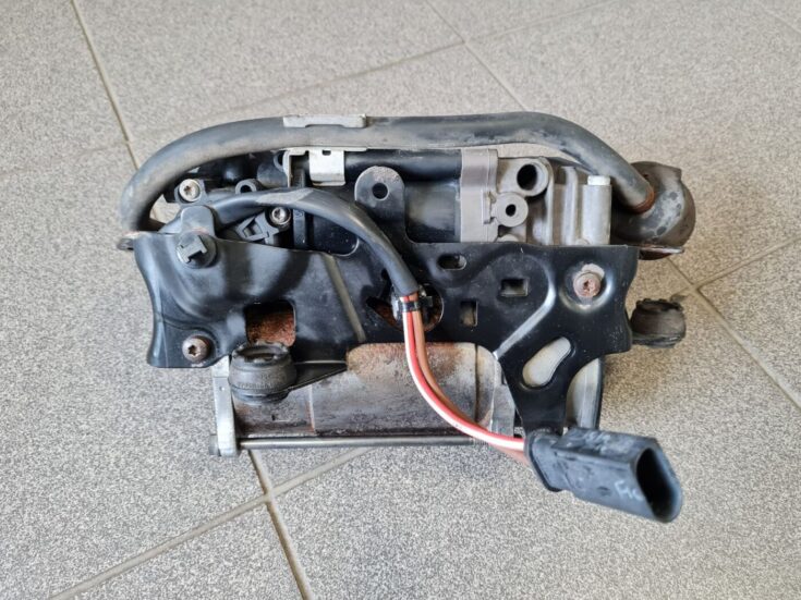 Pneimo piekares kompresors priekš MERCEDES BENZ E250 W212 2014
