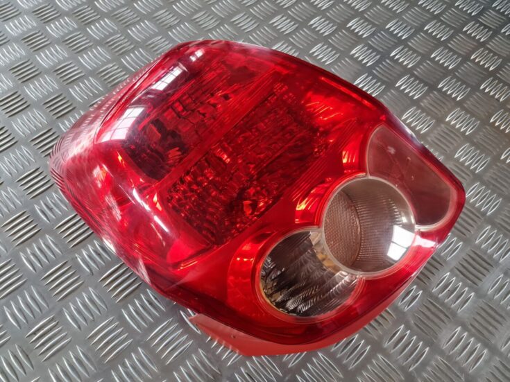 Aizmugurējais labais lukturis priekš TOYOTA AURIS 2007