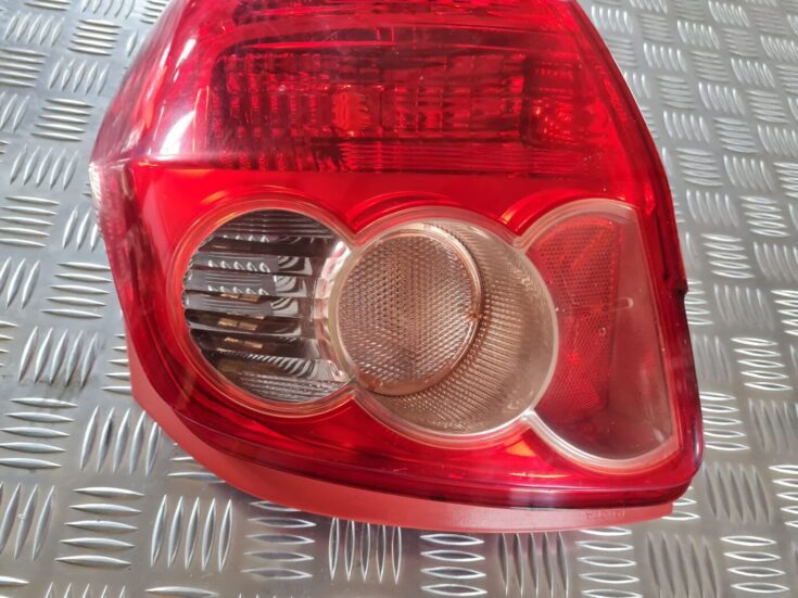 Aizmugurējais labais lukturis priekš TOYOTA AURIS 2007