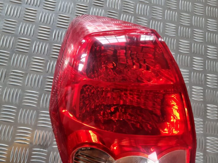 Aizmugurējais labais lukturis priekš TOYOTA AURIS 2007