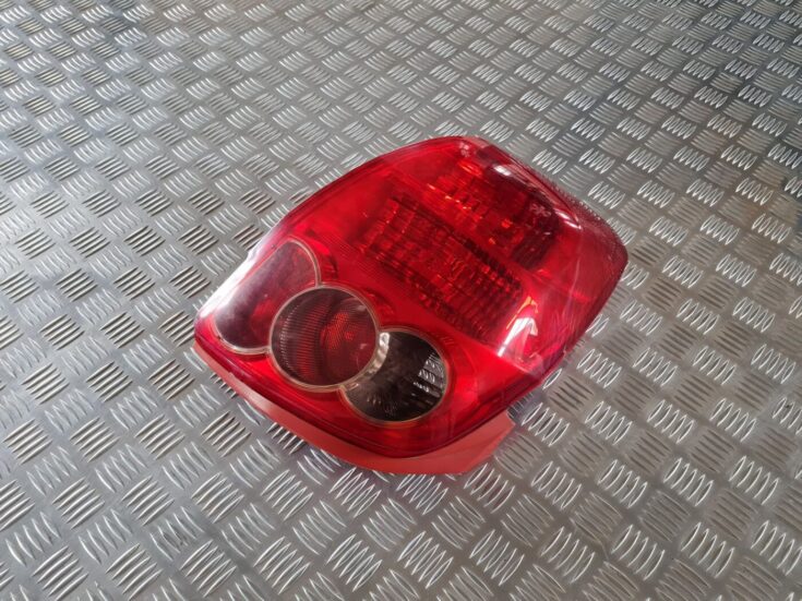 Aizmugurējais kreisais lukturis priekš TOYOTA AURIS 2007
