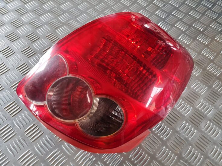Aizmugurējais kreisais lukturis priekš TOYOTA AURIS 2007