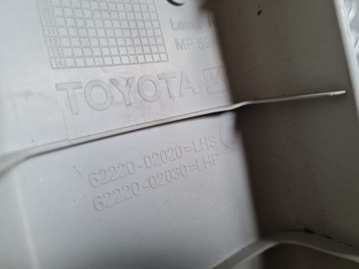 Priekšējas salona statnes apdare priekš TOYOTA AURIS 2007