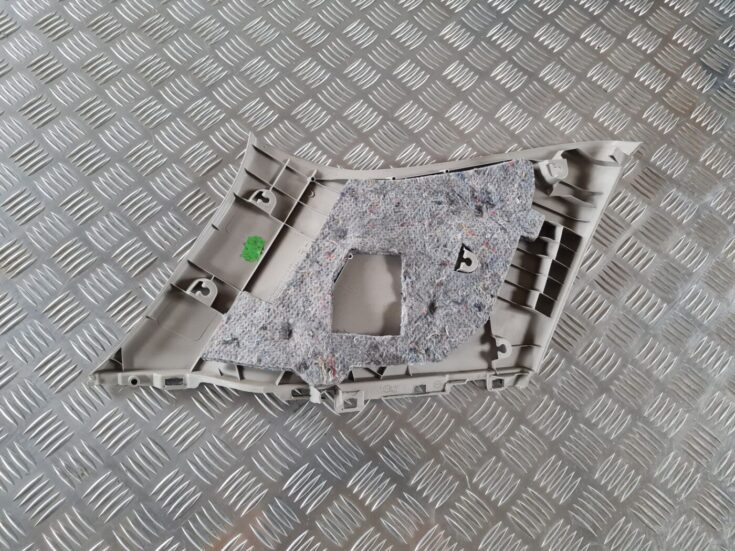 Aizmugurējas salona statnes apdare priekš TOYOTA AURIS 2007