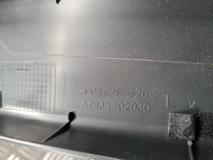 Bagāžnieka vāka apdare priekš TOYOTA AURIS 2007