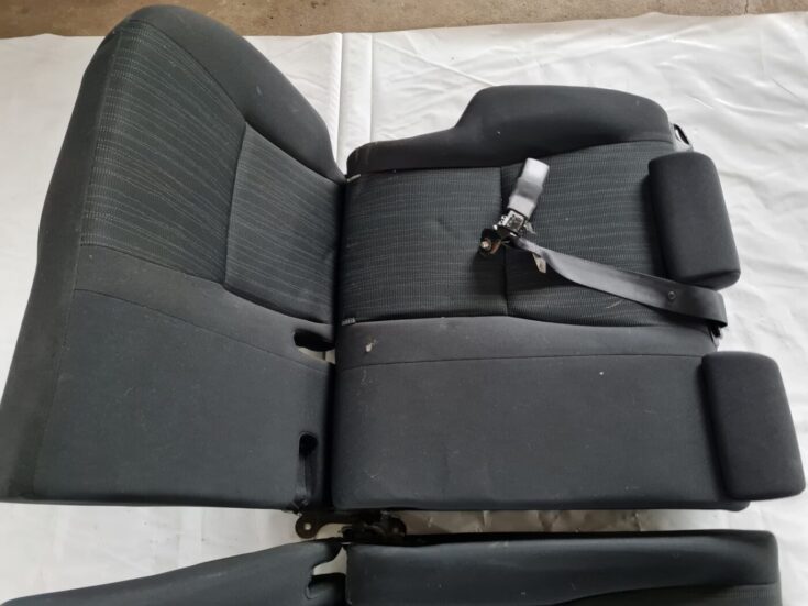 Aizmugurējais sēdeklis priekš TOYOTA AURIS 2007