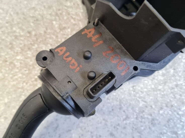 Pagrieziena rādītāju slēdzis priekš AUDI A4 2001