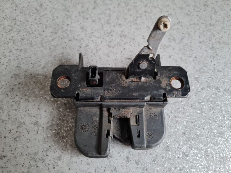 Bagāžnieka vāka slēdzene priekš VW GOLF IV 1999