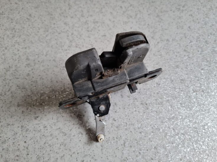 Bagāžnieka vāka slēdzene priekš VW GOLF IV 1999