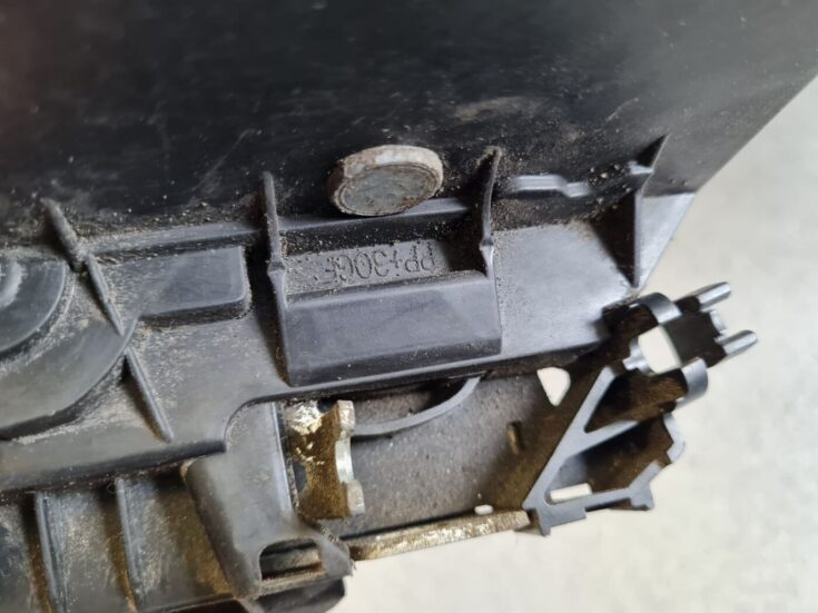 Aizmugurējo labo durvju slēdzene priekš BMW 1 E87 2007 GRAPHITE