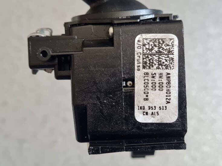 Pagrieziena rādītāju slēdzis priekš VW GOLF 5 2006
