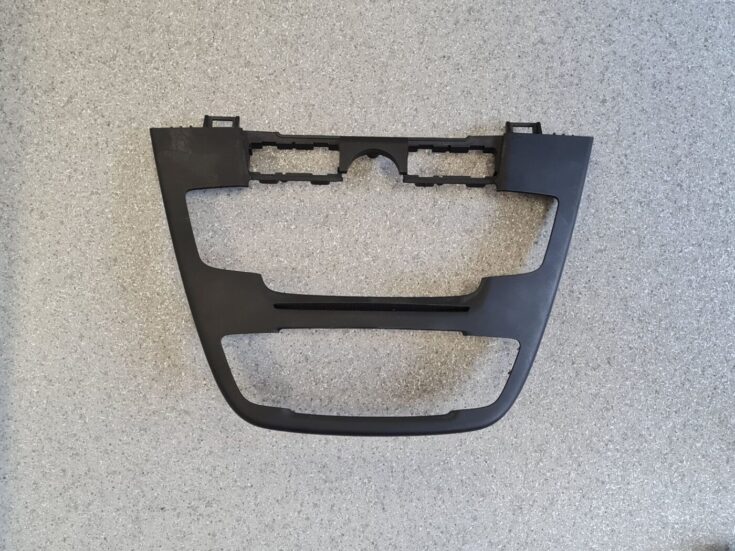 Mērinstrumentu paneļa dekoratīvais rāmis priekš OPEL INSIGNIA SPORTS TOURER 2010
