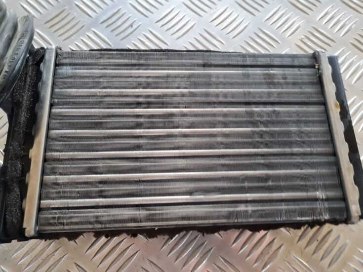 Apsildes sistēmas radiators priekš VW PASSAT 2004 UNIVERSAL GREY