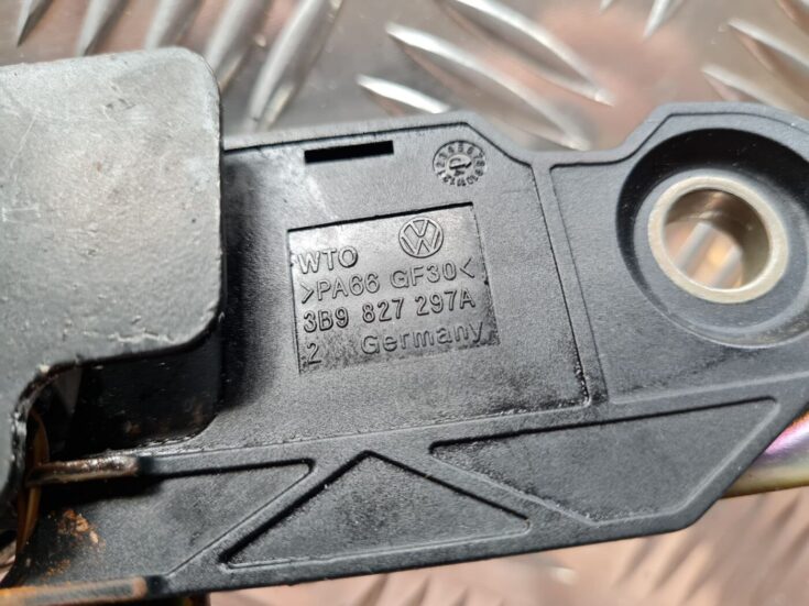 Bagāžnieka vāka slēdzene priekš VW PASSAT 2004 UNIVERSAL GREY