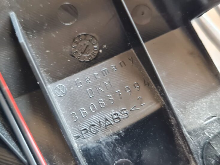 Durvju spoguļa apdares uzlika salonā (ar skaļruni) priekš VW PASSAT 2004 UNIVERSAL GREY