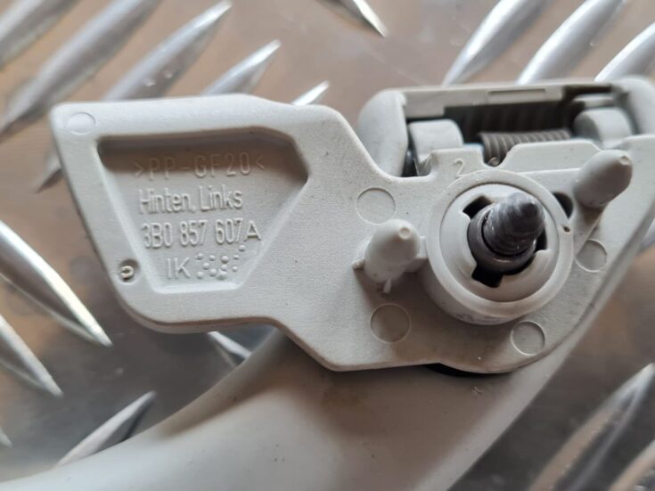 Salona rokturis griestos priekš VW PASSAT 2004 UNIVERSAL GREY