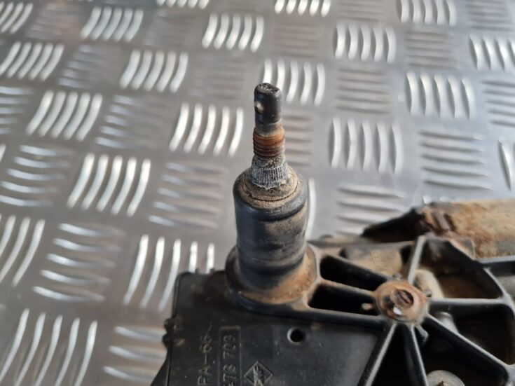 Aizmugurējā stikla tīrītāja motors priekš VW PASSAT 2004 UNIVERSAL GREY