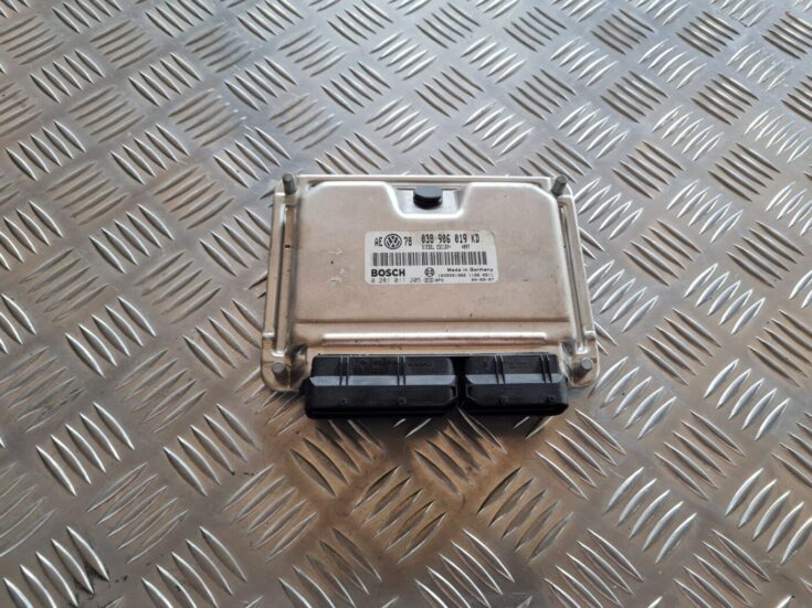 Dzinēja vadības bloks priekš VW PASSAT 2004 UNIVERSAL GREY