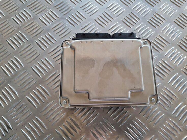 Dzinēja vadības bloks priekš VW PASSAT 2004 UNIVERSAL GREY