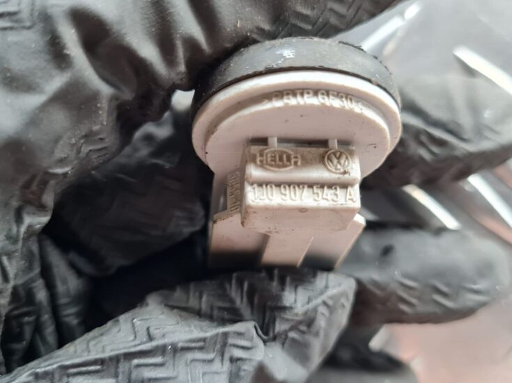 Temperatūras devejs priekš VW PASSAT 2004 UNIVERSAL GREY