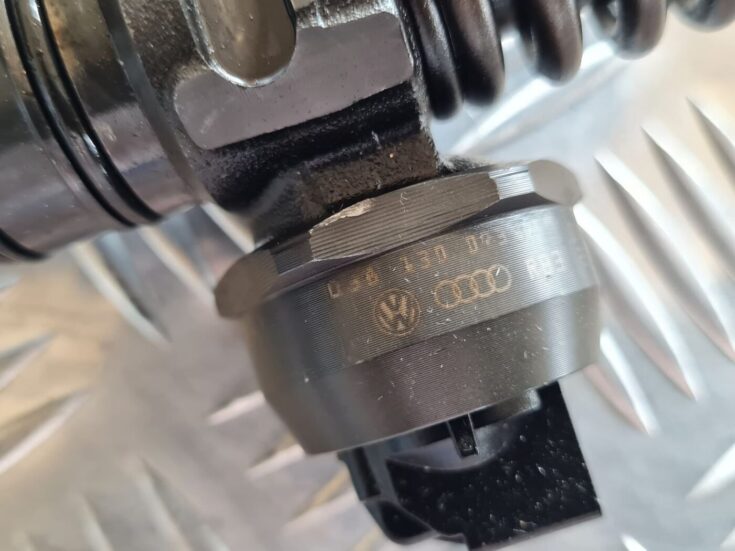 Degvielas smidzinātājs priekš VW PASSAT 2004 UNIVERSAL GREY
