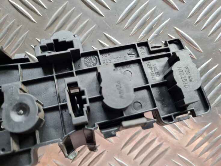 Aizmugures luktura spuldzes turētājs priekš VW PASSAT 2004 UNIVERSAL GREY